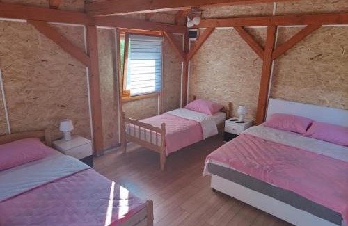Mali Radic House | Vikendica Ajlin