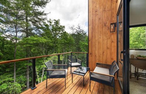 Young Harris House | Viking Hut Modern Forest Hideaway Fall Dogs