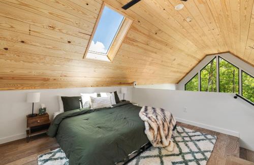 Young Harris House | Viking Hut Modern Forest Hideaway Fall Dogs