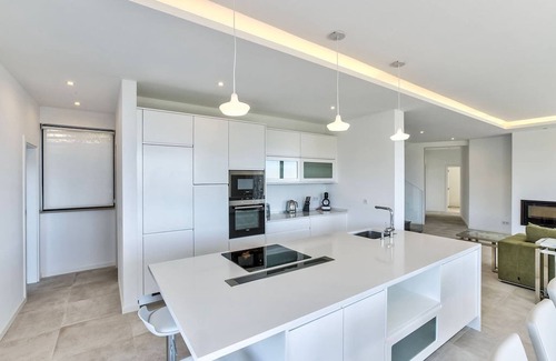 Vale de Centianes Villa | Vila Centeanes Luxury villa,enviable position stunning sea views!