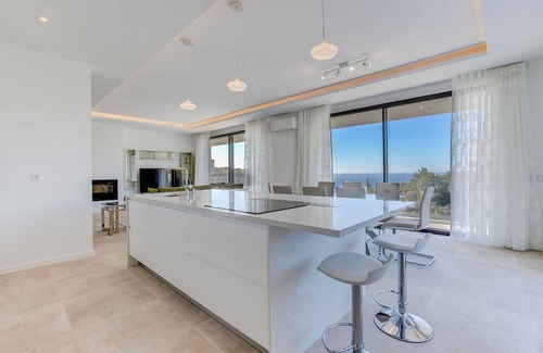Vale de Centianes Villa | Vila Centeanes Luxury villa,enviable position stunning sea views!