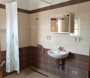 Tinjan House | Vila Fabris