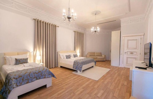 Blloku Hotel | Vila Ferdinand Modern Rooms In Tirana