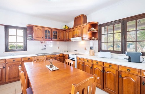 Patroves House | Vila Guerreiro