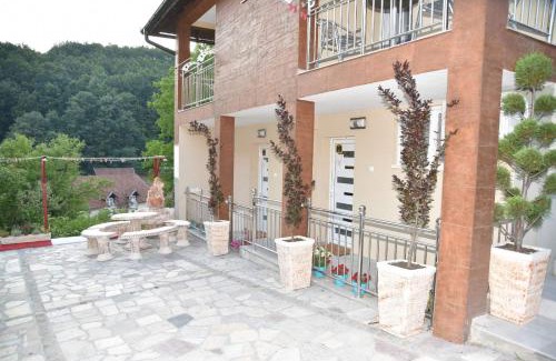 Sumadija Apartment | Vila Lux Nedeljkovic Gornja Trepca