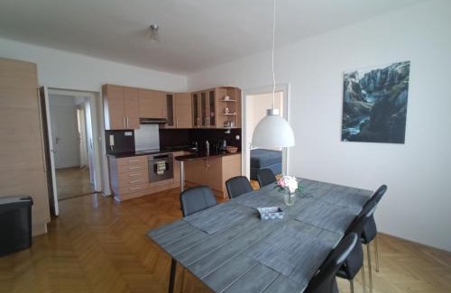Prague 5 Apartment | Vila Malvazinky