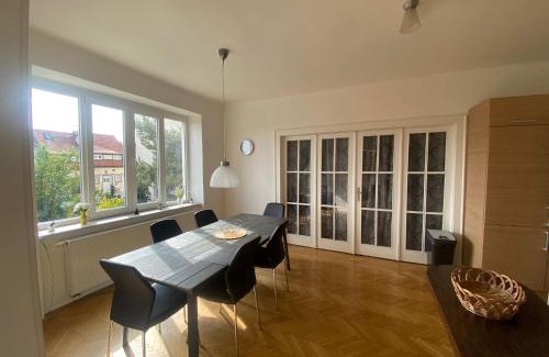 Prague 5 Apartment | Vila Malvazinky