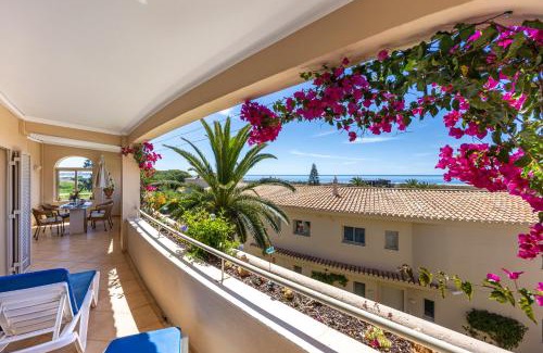 Meia Praia Apartment | Vila Palmeira Beach Resort