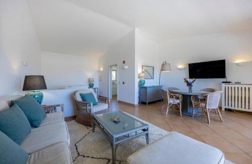 Meia Praia Apartment | Vila Palmeira Beach Resort