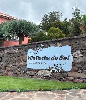 Canhas House | Vila Rocha Do Sol 59A - Ensuite Room With Balcony View