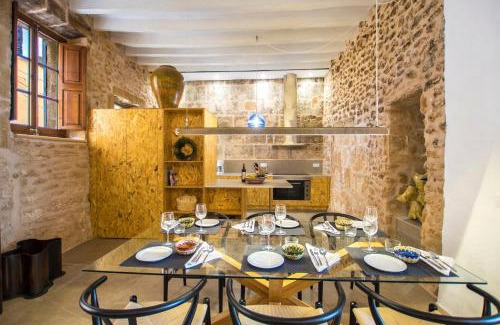 Old Town Alcudia Villa | Vila Roja, design townhouse in Alcúdia