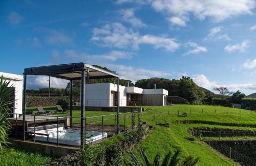 Ponta Delgada Villa | Vila Vicente Jacuzzi, Sauna and Parking