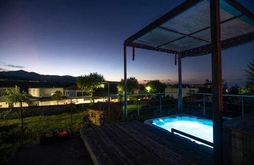 Ponta Delgada Villa | Vila Vicente Jacuzzi, Sauna and Parking