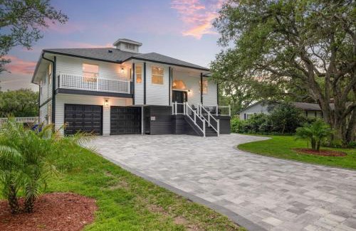 Vilano Beach House | Vilano Rose Slps 24, 6Bds, 5 Bths, Pool, Wlk to Beach, Golf, Pets