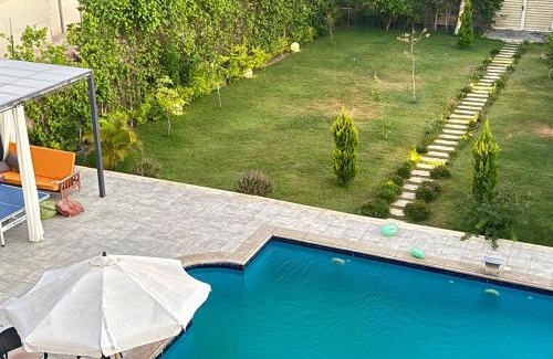 6th of October City Villa | Villa Ayoun El Nakheel Luxury Family Stay with Garden and Pool