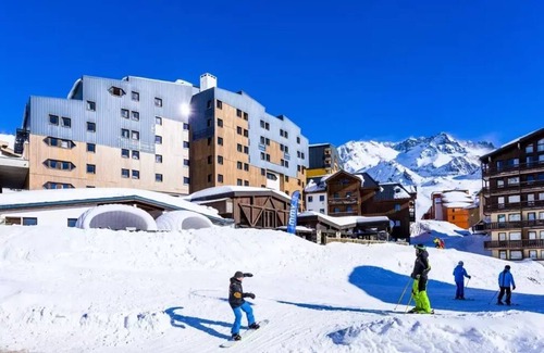 Val-Thorens Apartment | Village Club MMV Les Arolles* - Room for 4 people with slope view