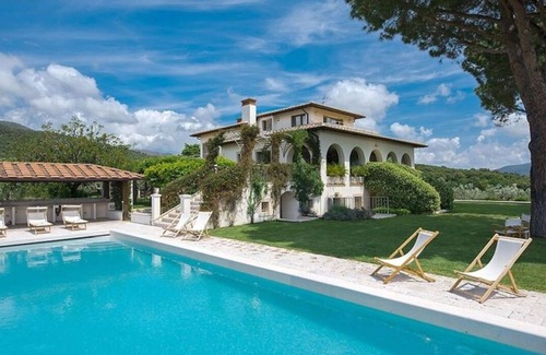 Castiglione della Pescaia Villa | Villa Pescaia 10 is a recently renovated villa located near the town of Castiglione della Pescai...