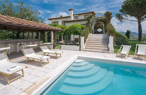 Castiglione della Pescaia Villa | Villa Pescaia 10 is a recently renovated villa located near the town of Castiglione della Pescai...