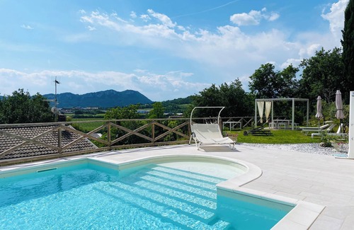 Rivoli Veronese Apartment | Villa Poggio Ulivo Pool-Apartments, 15 minutes by car from Lake Garda-Bardolino