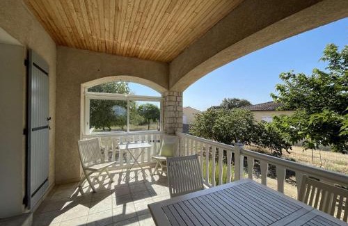 Orgnac-l'Aven House | Villa à Orgnac-l'Aven avec piscine chauffée, 6 pers, jardin clôturé, animaux admis - FR-1-382-127