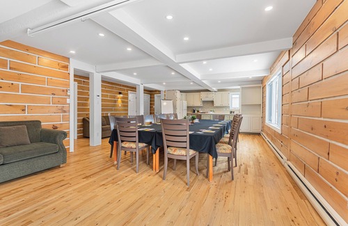 Les Pays-d'en-Haut Regional County Municipality Ski Chalet | Villa 1 - Chaletwow