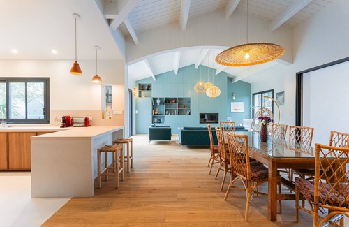 Sainte-Marie-de-Re Villa | Villa, 10 pers, in the heart of the village in a quiet street, heated swimming pool in summer