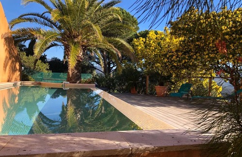 Bormes-Les-Mimosas Villa | Villa 14 guests, pool & hotel services included, pets allowed