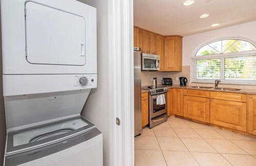 Seven Mile Beach Condo | Villa 20, Forth floor 2 bedroom, 2 bathroom, oceanfront, fully equipped.