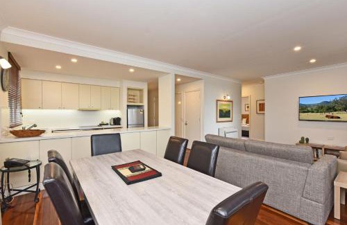 Pokolbin Villa | Villa 2br Frambois Villa located within Cypress Lakes Resort
