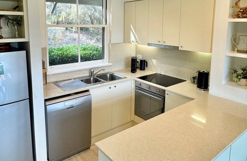Pokolbin Villa | Villa 2br Mountain View Retreat Villa located within Cypress Lakes Resort