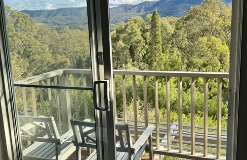 Pokolbin Villa | Villa 2br Mountain View Retreat Villa located within Cypress Lakes Resort