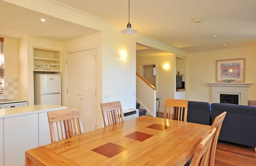 Pokolbin Villa | Villa 2br Petit Verdot Villa located within Cypress Lakes Resort