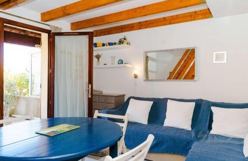 Les Ayguades Villa | Villa 3 pièces avec piscine, terrasse et parking privé - 4 personnes, animaux acceptés - FR-1-409-20