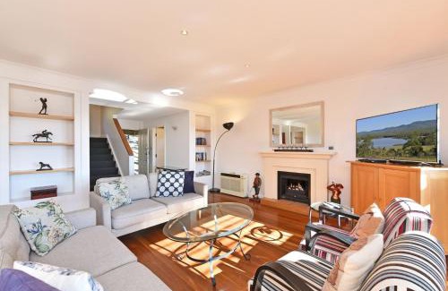 Pokolbin Villa | Villa 3br Fiano Villa located within Cypress Lakes Resort