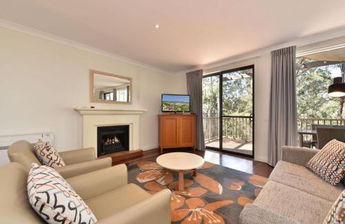 Pokolbin Villa | Villa 3br Fiano Villa located within Cypress Lakes Resort