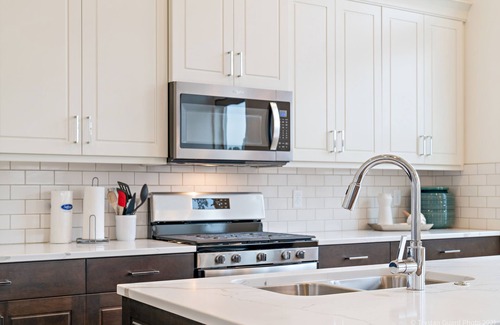 Bloomington Condo | Villa 4 -Luxury Villa with Pool View