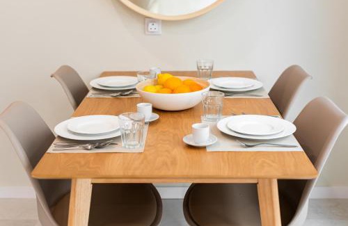 Gambelas House | Villa 41 - Private Studios Faro Airport, Beach and City Center