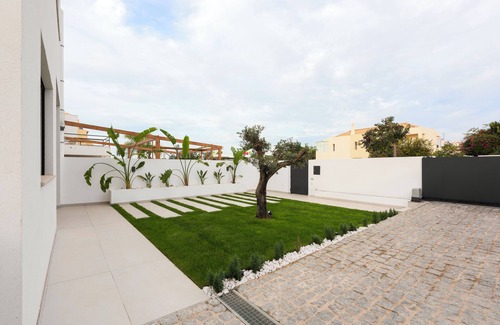 Gambelas Apartment | Villa 41 - Private Studios Faro Airport, Beach & City Center
