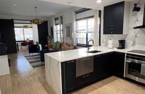Trailer Estates Villa | Villa 5 mins walk to IMG Academy. Sleeps 6. PoolnGated and 2 free parking spots