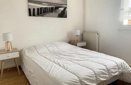 Jullouville House | Villa 5 pièces avec jardin, à 400m de la plage et 600m des commerces, wifi et barbecue inclus - FR-1-361-20