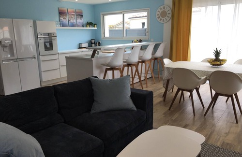 Pornic Villa | Villa 500m from the beach for 8 with indoor pool at Fontaine aux bretons