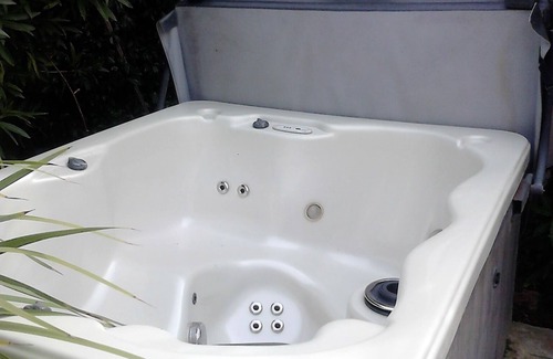 Saint-Cannat House | Villa 90m² ground floor 3 bedroom garden and jacuzzi 15 mins Aix-en-Provence