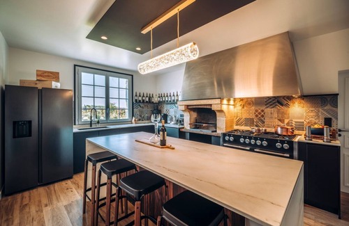 Les Artigues-de-Lussac Villa | Villa Artigue - Five Bedroom Villa, Sleeps 12