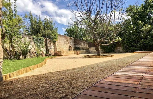 Les Artigues-de-Lussac Villa | Villa Artigue - Five Bedroom Villa, Sleeps 12
