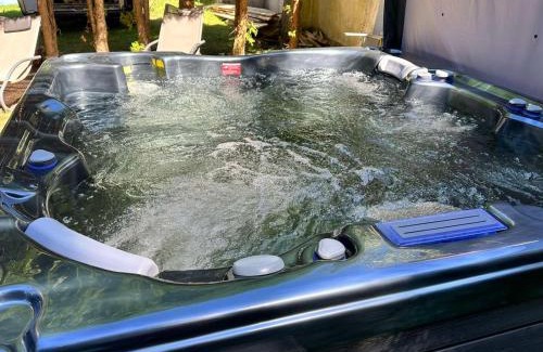Maritsa Villa | Villa Adis with Hot Pool & Jacuzzi by BookVillaBG