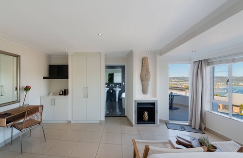 Paradise House | Villa Afrikana Guest Suites