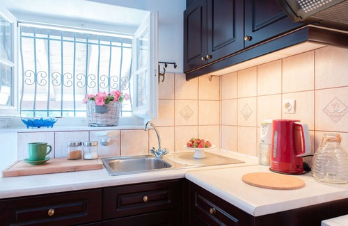 Kavalleraina House | Villa Agni: Stunning views of Agni Bay, village location