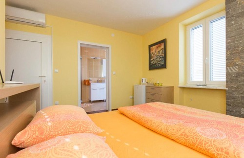 Municipality of Omisalj House | Villa Ajda - Orange Room, Krk