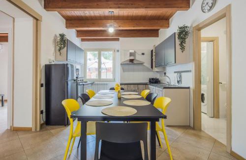 Magazzeno Apartment | Villa Al Borgo - con Jacuzzi in giardino privato