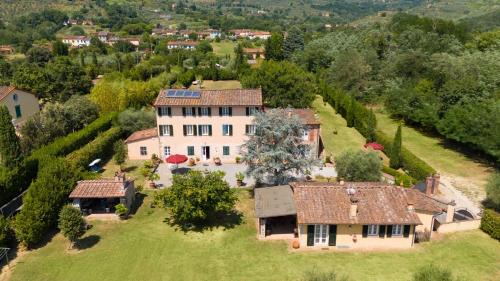 Capannori Villa | Villa al Falchetto by VacaVilla